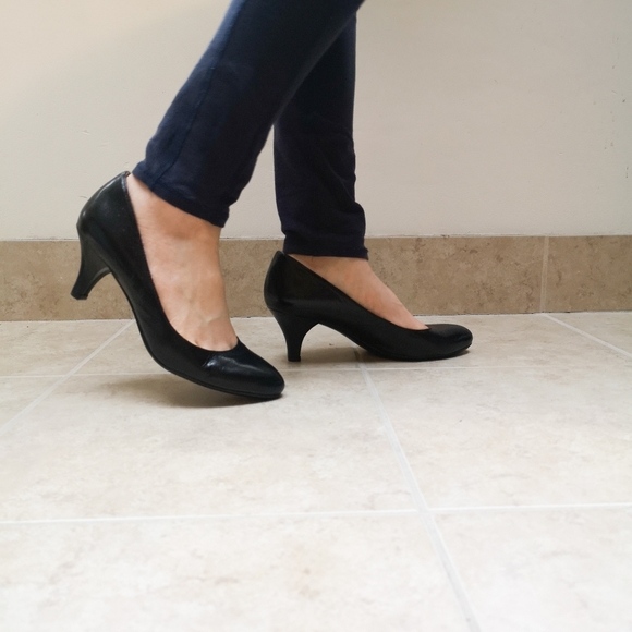 *Dark Blue* Naturalizer heels, pumps, dress shoes - Picture 1 of 5